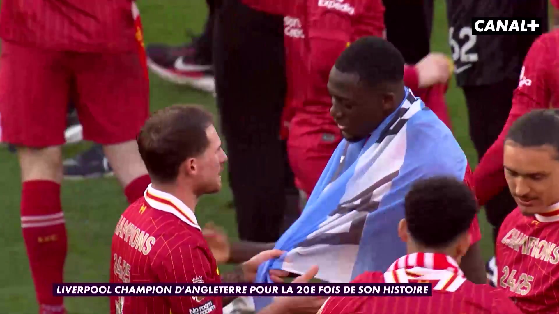 让我咋回国家队😂麦卡利斯特给法国国脚科纳特披上阿根廷国旗