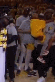 你也很棒😤东决MVP宣布时🥳哈利指了指自己并往前迈出一步！