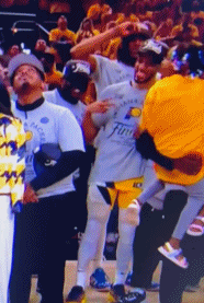 你也很棒😤东决MVP宣布时🥳哈利指了指自己并往前迈出一步！